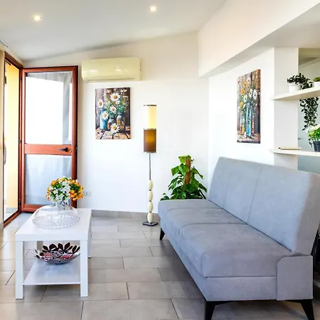 Tauromenion Guest House-2